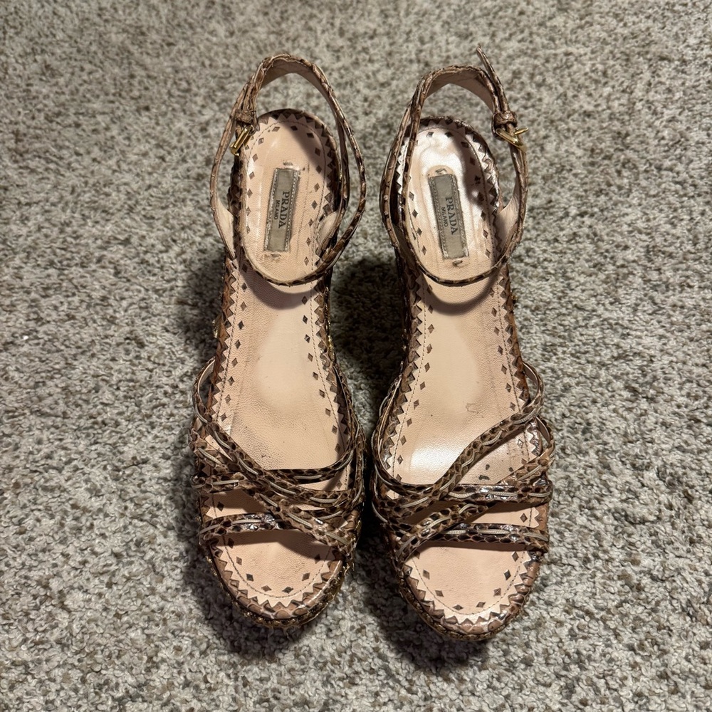 Prada Woven Raffia Wedge Sandals- Size 40.5 - Picture 3 of 10